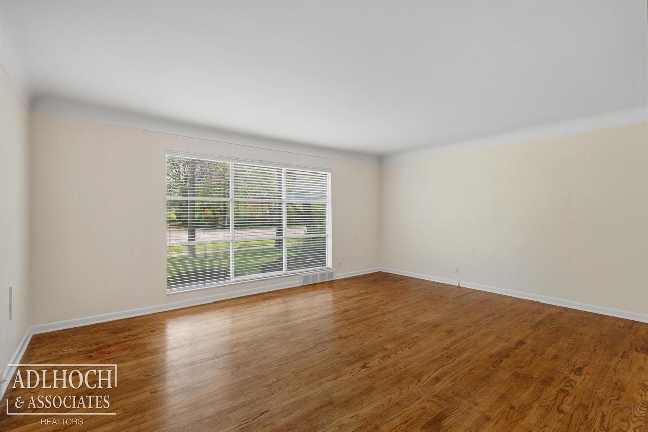 17209 E Jefferson Ave - Photo 4 of 21