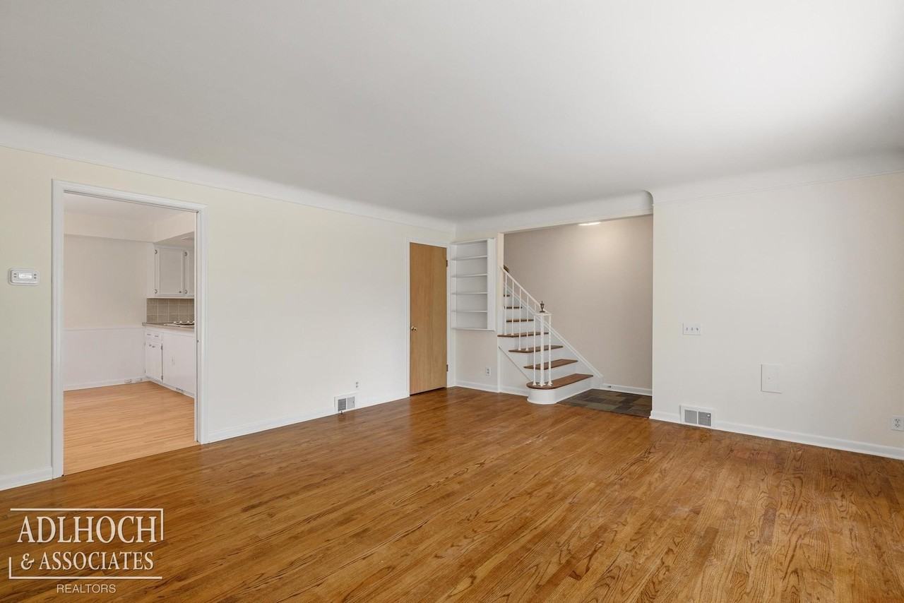 17209 E Jefferson Ave - Photo 5 of 21