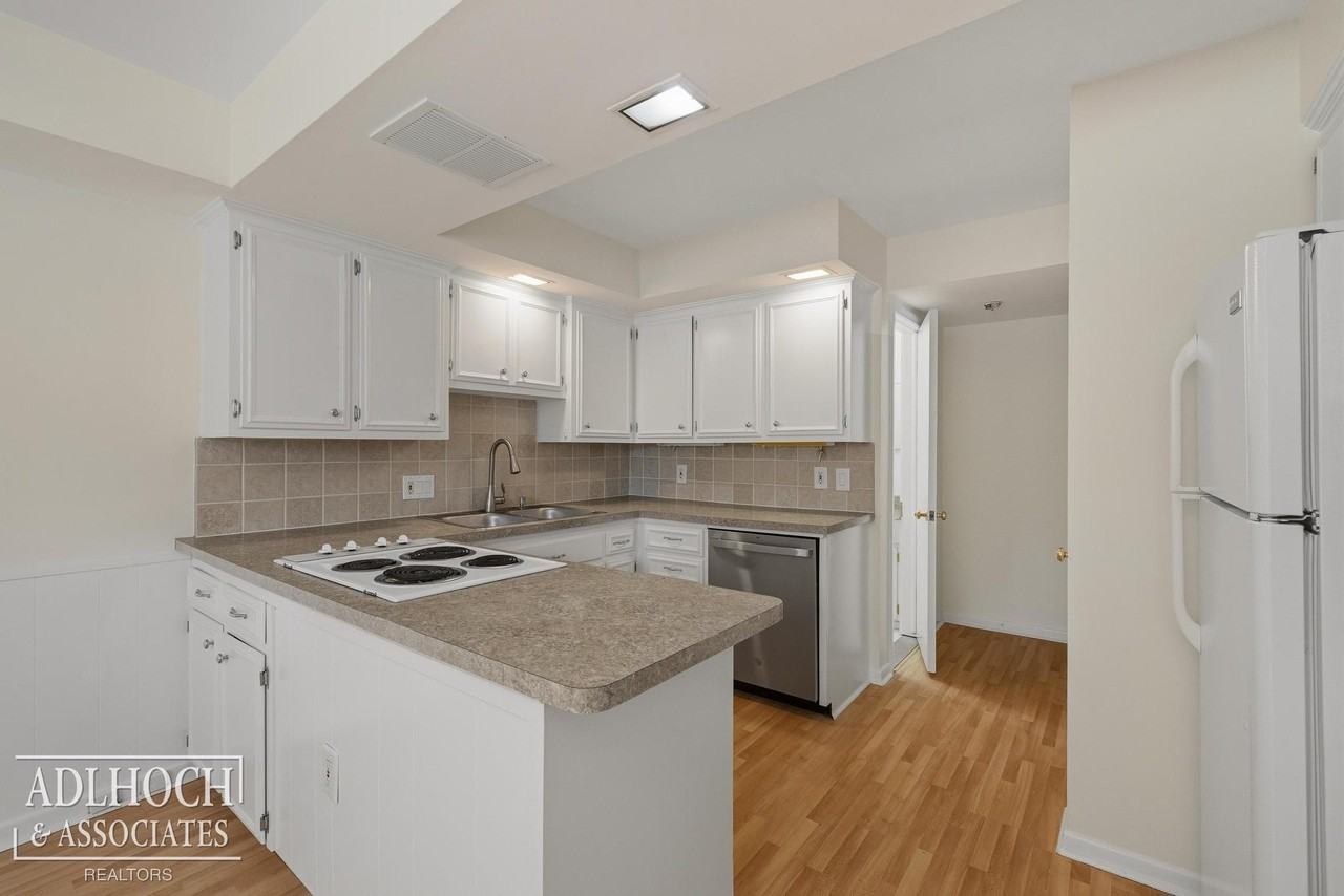 17209 E Jefferson Ave - Photo 7 of 21