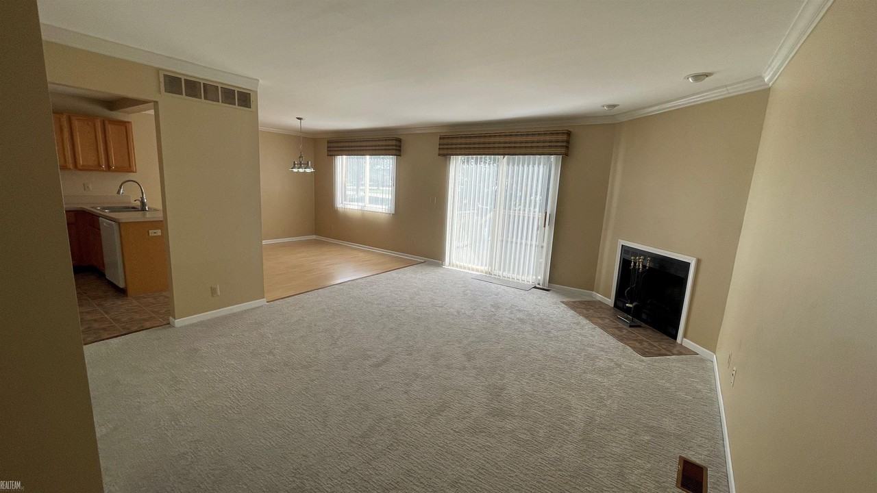 42200 Aspen Ct - Photo 5 of 17
