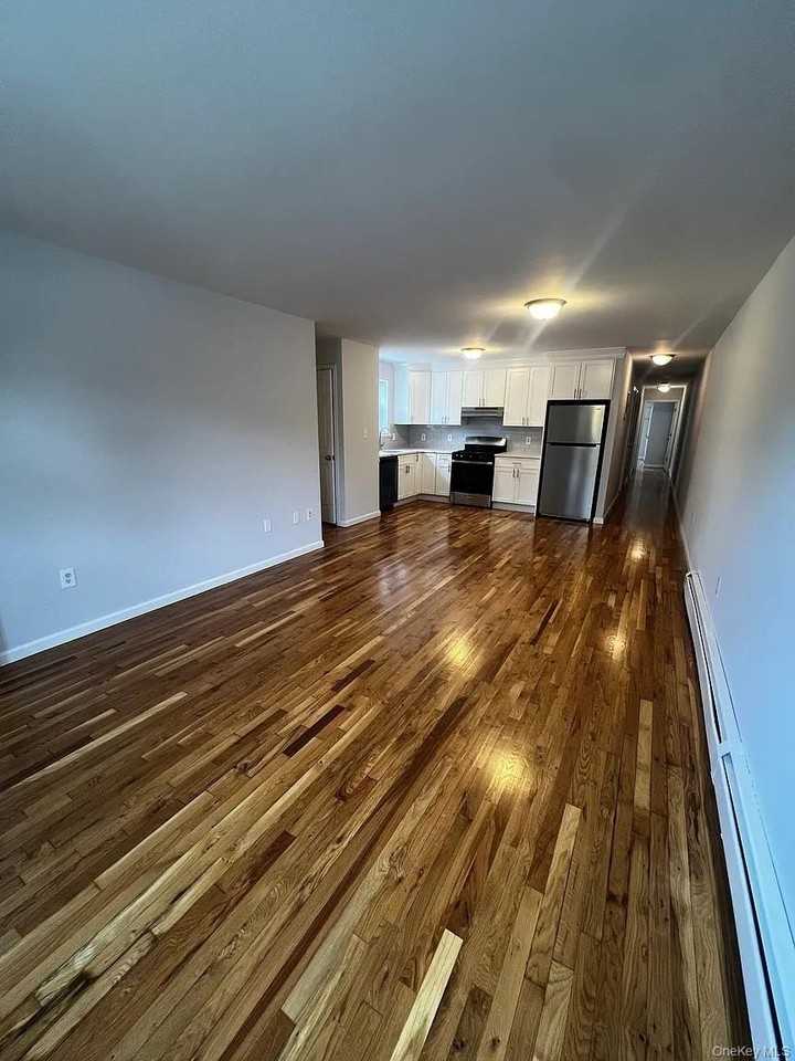 2918 Sampson Ave - Photo 2 of 12