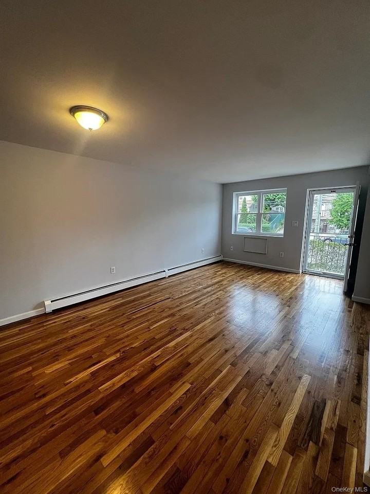 2918 Sampson Ave - Photo 3 of 12