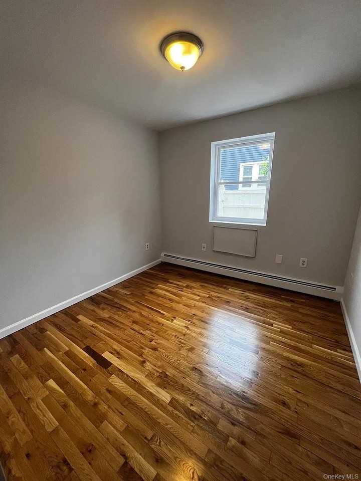 2918 Sampson Ave - Photo 4 of 12