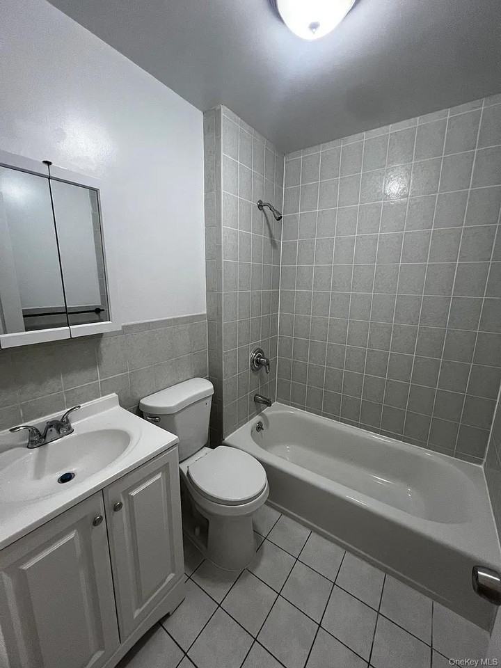 2918 Sampson Ave - Photo 5 of 12