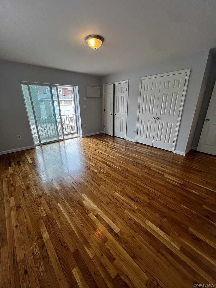 2918 Sampson Ave - Photo 6 of 12
