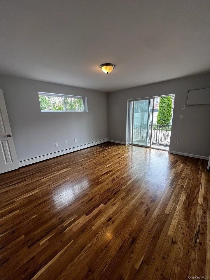 2918 Sampson Ave - Photo 7 of 12