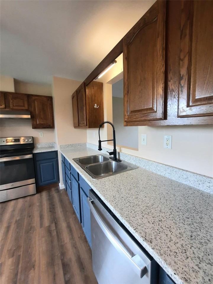 131 Ridgebury Rd #133 - Photo 7 of 16