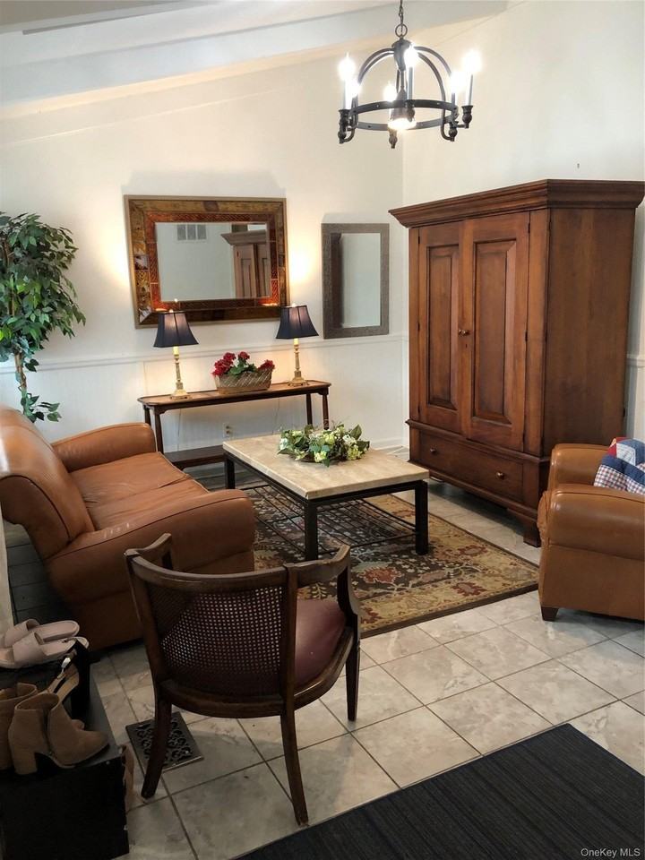 303 Old Town Rd - Photo 4 of 20
