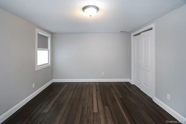 335 Gillette St - Photo 7 of 10