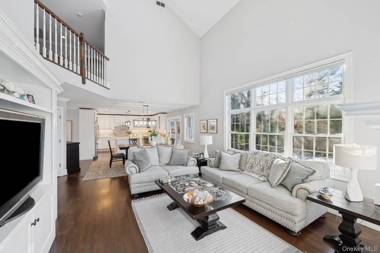47 Bathing Beach Rd - Photo 5 of 20