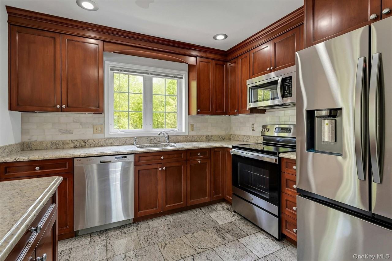 5801 Applewood Cir - Photo 6 of 22