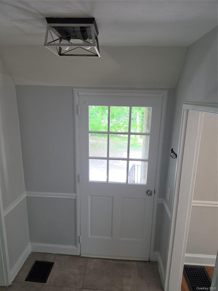 7 Stone Ridge Rd - Photo 5 of 33
