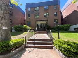 featured image of 12 Welwyn Rd #2P