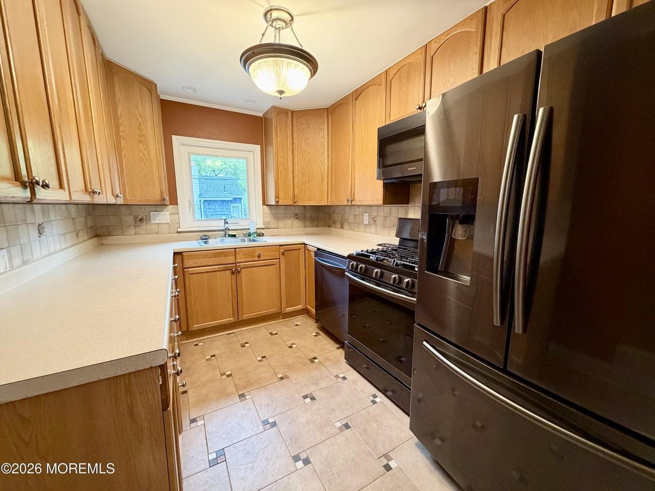 621 Myrtle Ave - Photo 5 of 10