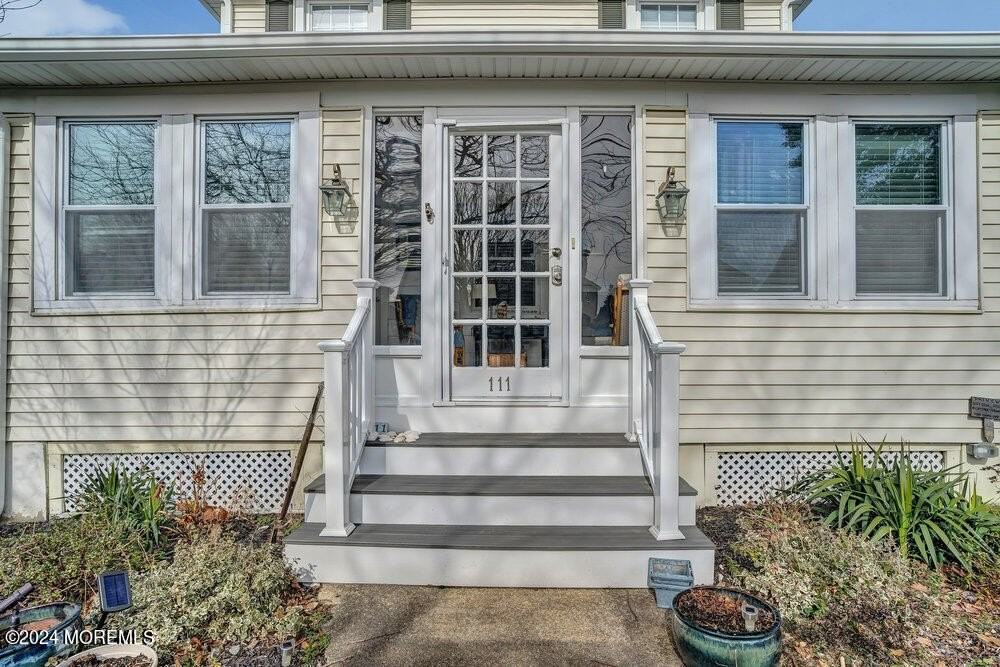 111 Beacon Blvd - Photo 7 of 37