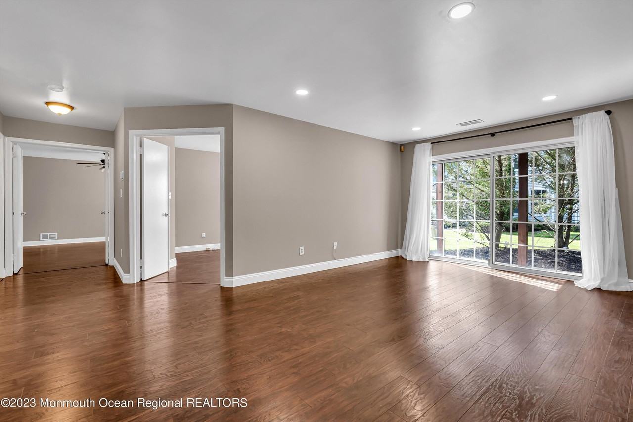 131 Wellington Ct #4-1 - Photo 2 of 25