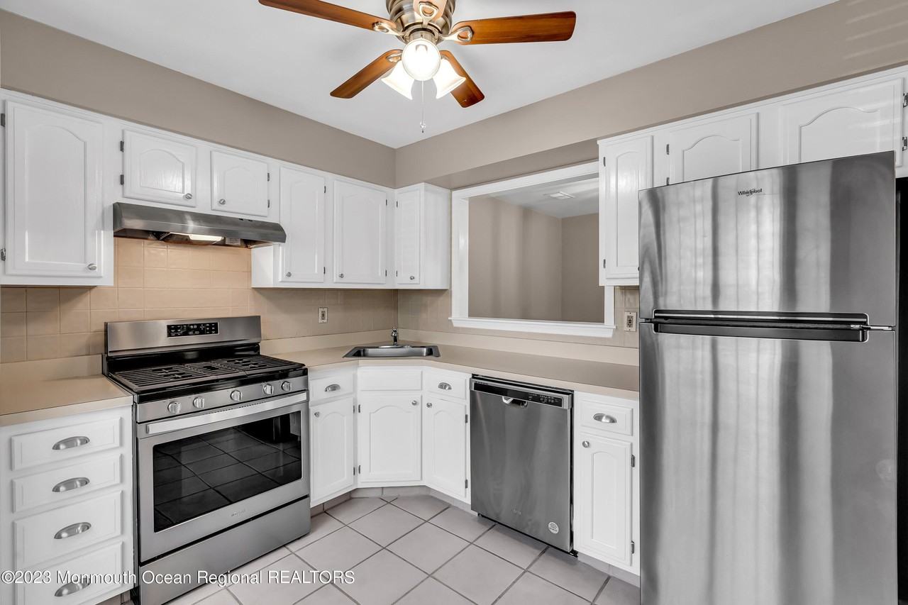 131 Wellington Ct #4-1 - Photo 5 of 25
