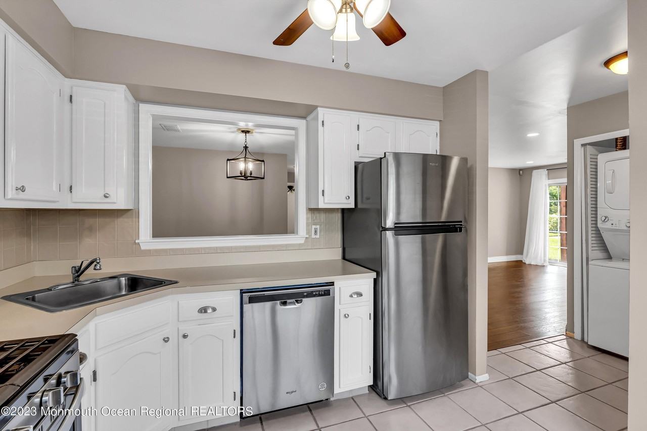 131 Wellington Ct #4-1 - Photo 6 of 25