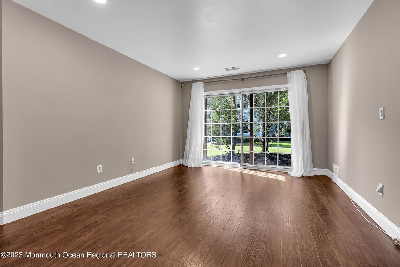 131 Wellington Ct #4-1 - Photo 7 of 25