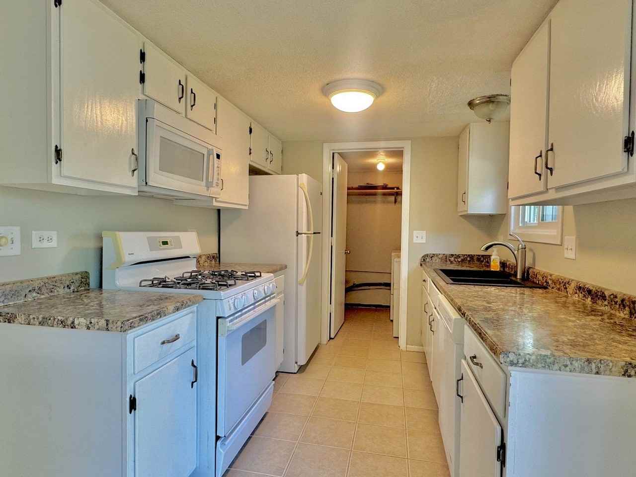 3302 Acorn Ct - Photo 4 of 13