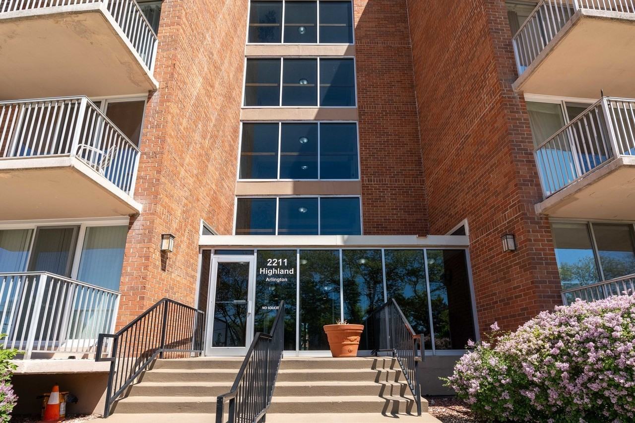 2211 S Highland Ave #4B - Photo 3 of 24