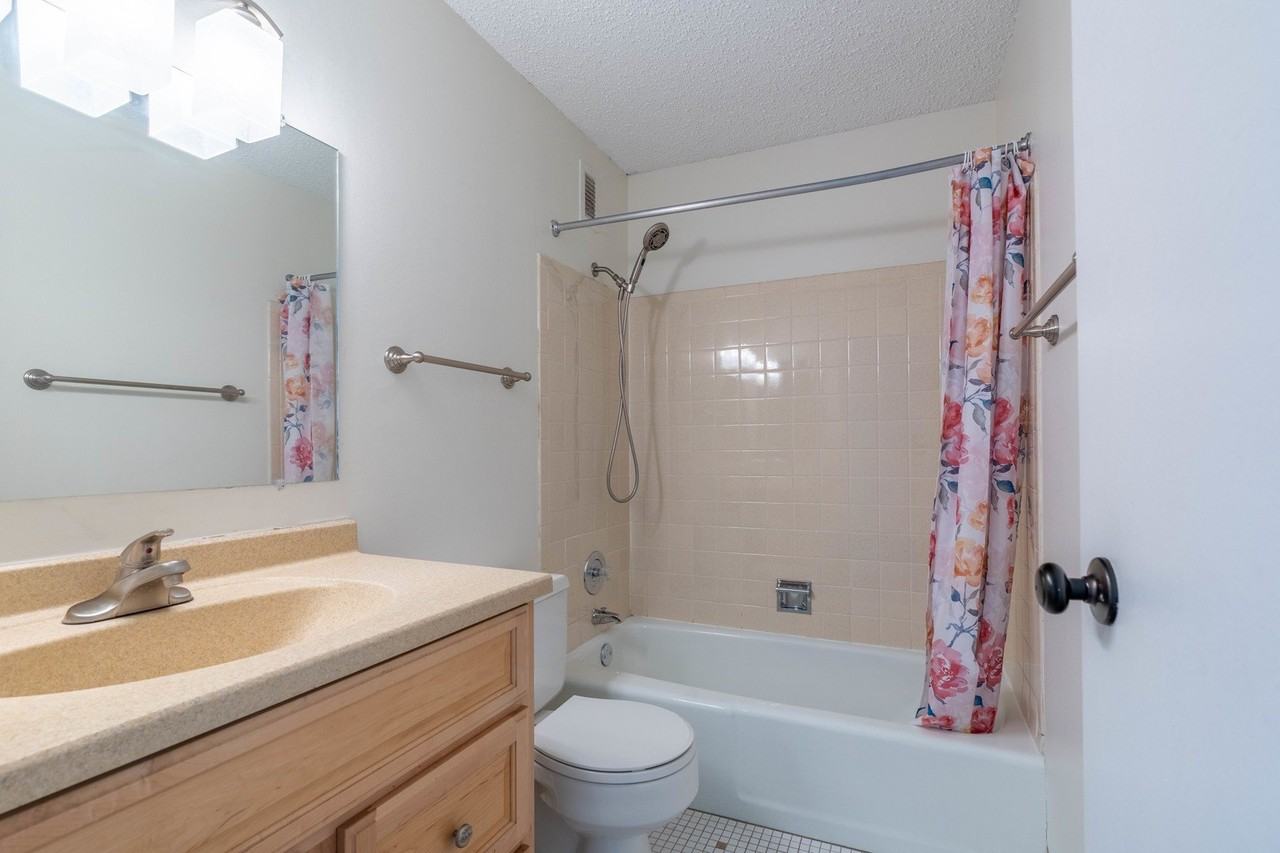 2211 S Highland Ave #4B - Photo 7 of 24