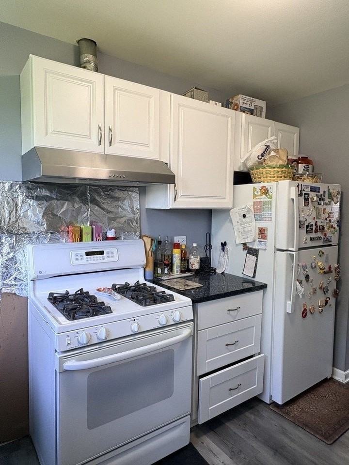 1320 Foxcroft Dr - Photo 2 of 8