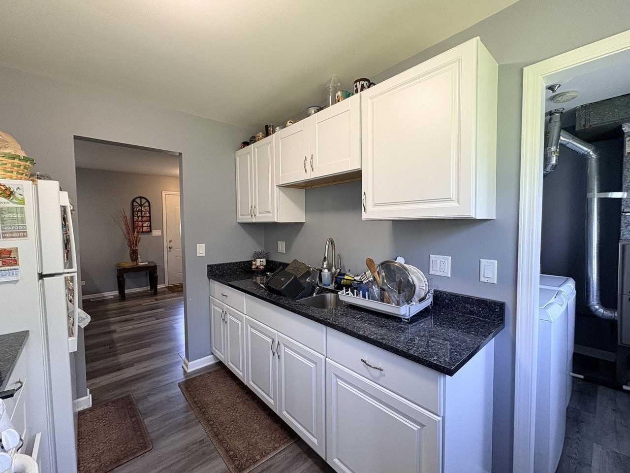 1320 Foxcroft Dr - Photo 3 of 8