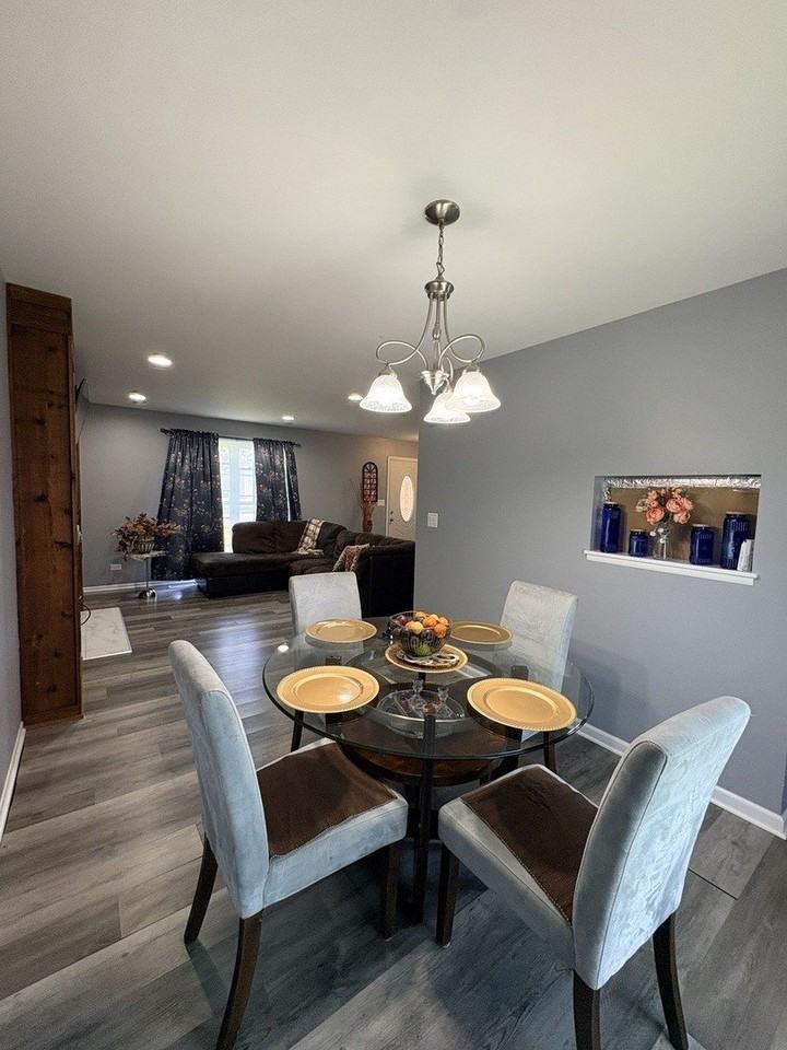 1320 Foxcroft Dr - Photo 6 of 8