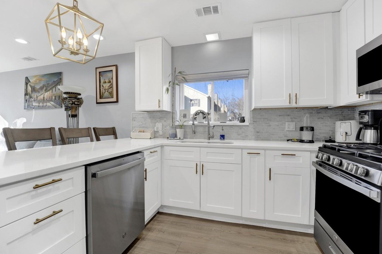 27W180 Cooley Ave #1 - Photo 3 of 12