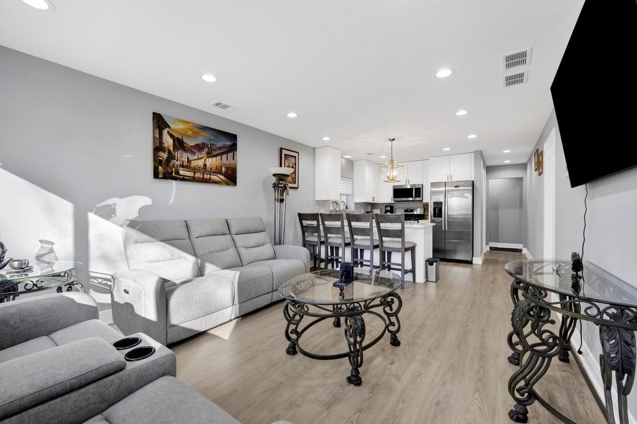 27W180 Cooley Ave #1 - Photo 5 of 12