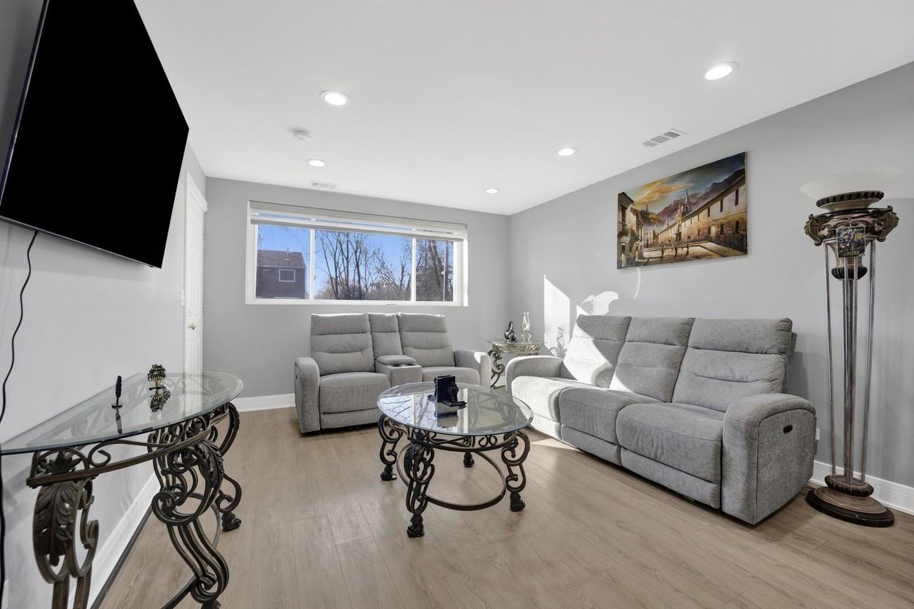 27W180 Cooley Ave #1 - Photo 6 of 12