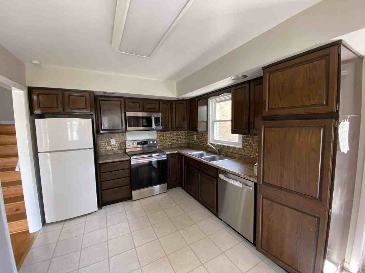 704 Laramie Ave - Photo 2 of 4