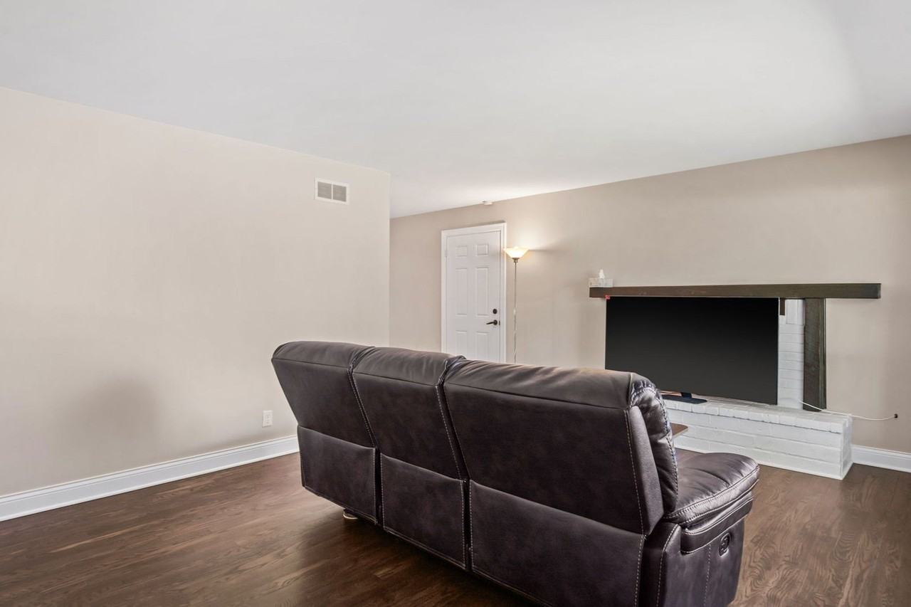 104 N Spruce St - Photo 4 of 18