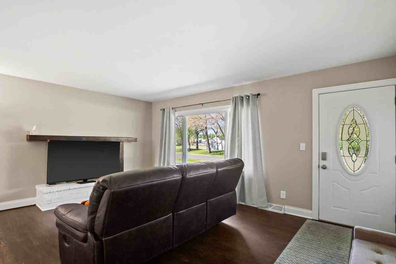 104 N Spruce St - Photo 5 of 18