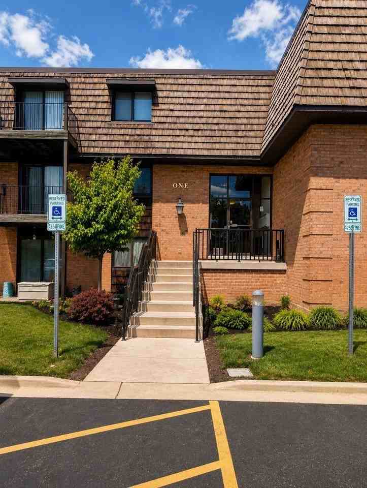 1 Oak Creek Dr #1302
