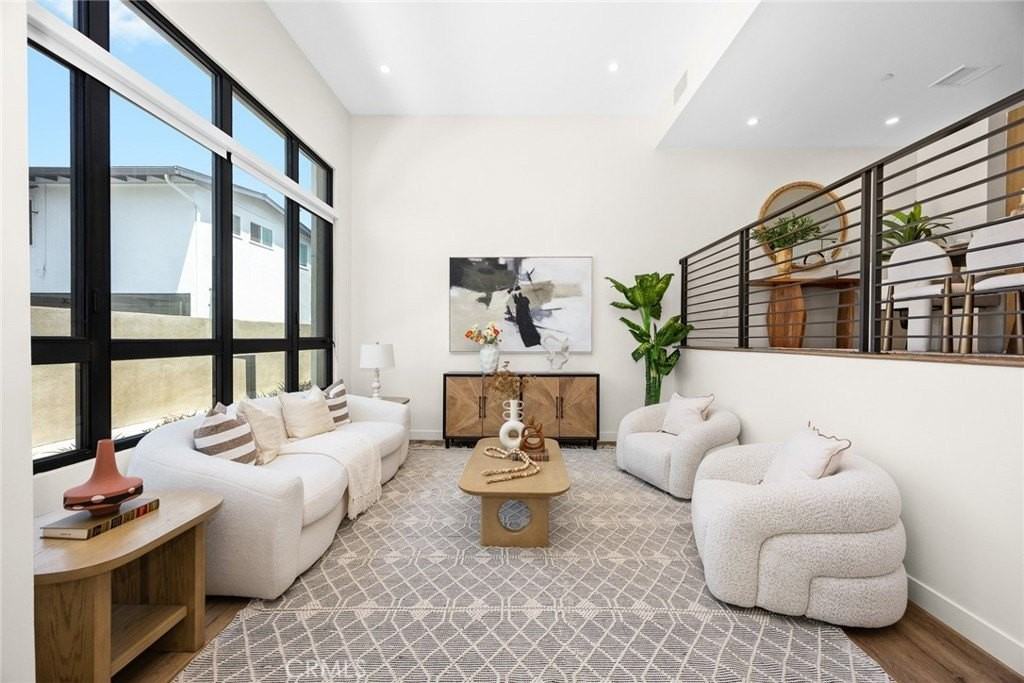 503 N Santa Anita Ave - Photo 4 of 9