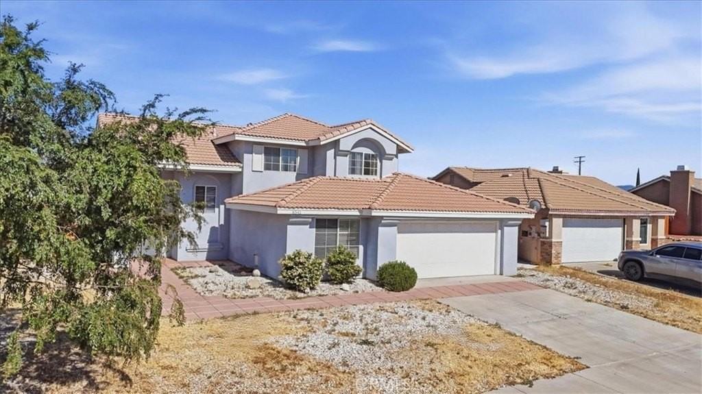 8541 Dove Creek Trl - Photo 2 of 42