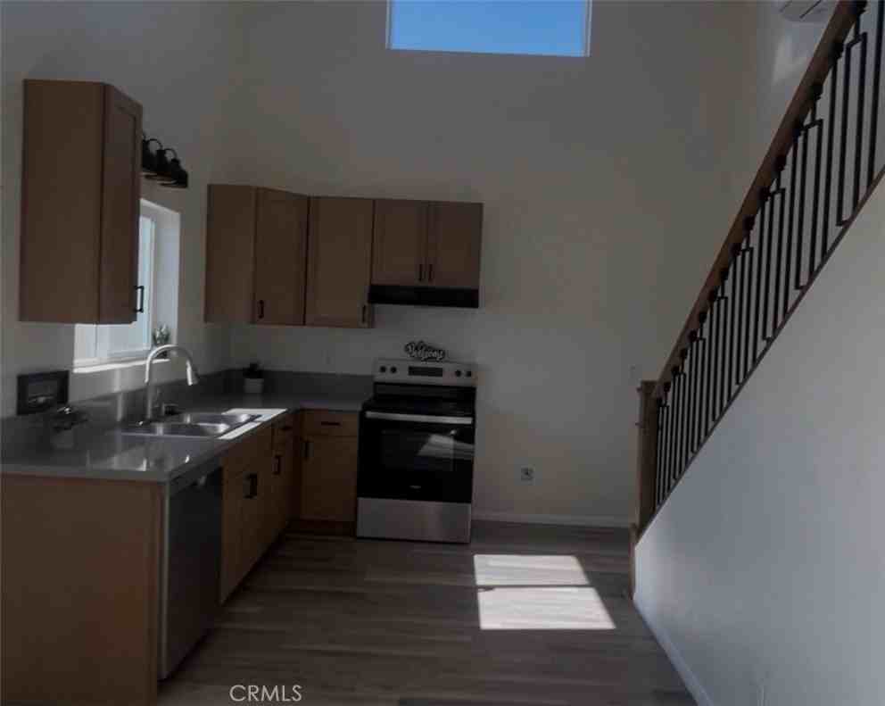 239 Myrtlewood Dr - Photo 2 of 18