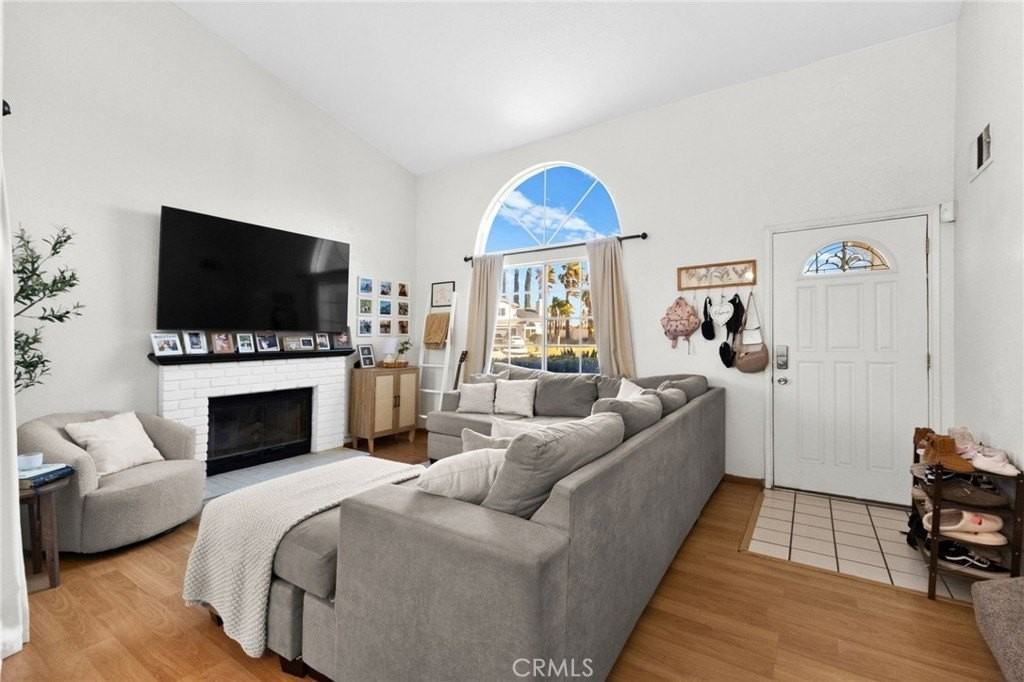 2266 N Forest Ave - Photo 4 of 41