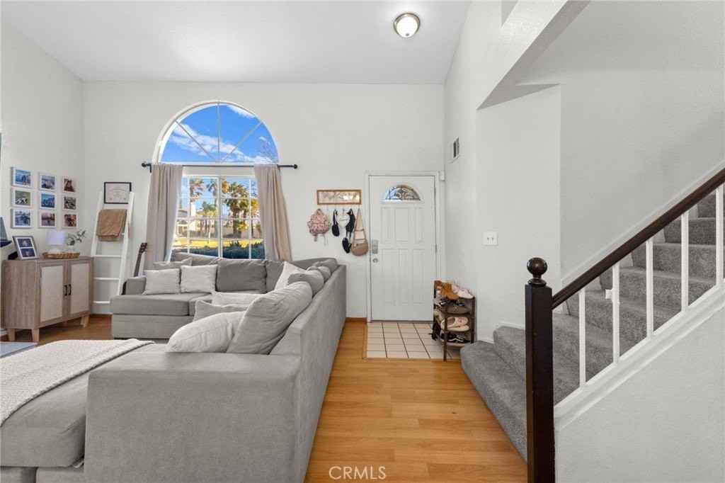 2266 N Forest Ave - Photo 7 of 41