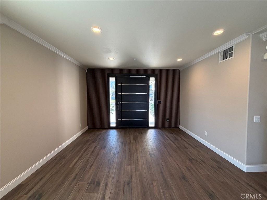 14933 Genoa Dr - Photo 5 of 30