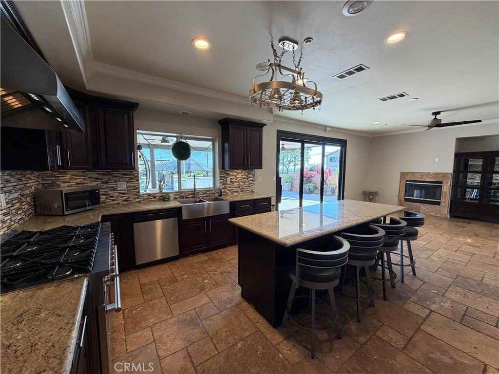 14933 Genoa Dr - Photo 6 of 30
