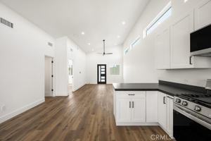 featured image of 881 Capital St