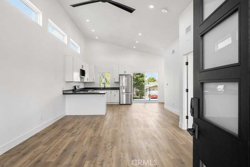 881 Capital St - Photo 5 of 36
