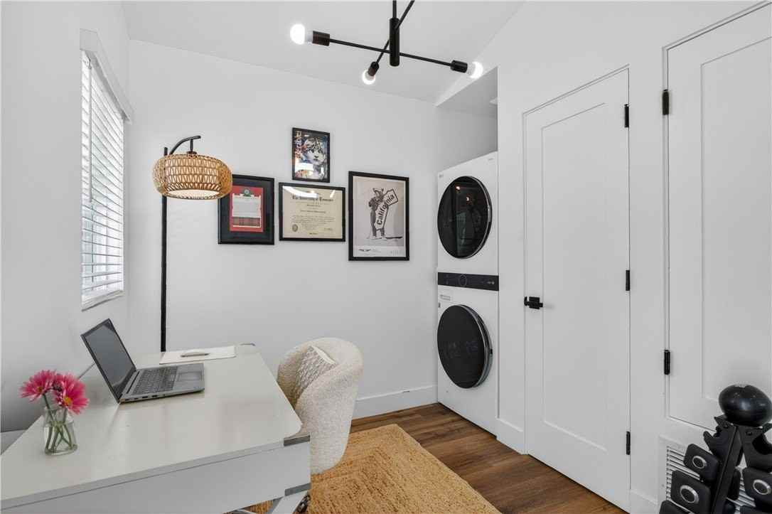 881 Capital St - Photo 7 of 36