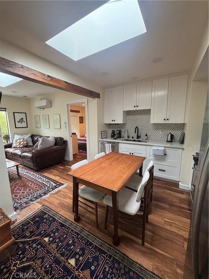 1900 Berkeley Ave - Photo 4 of 31