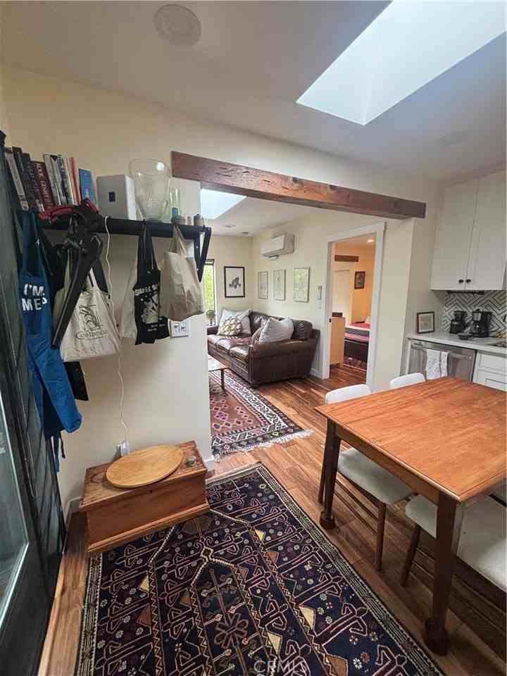 1900 Berkeley Ave - Photo 5 of 31
