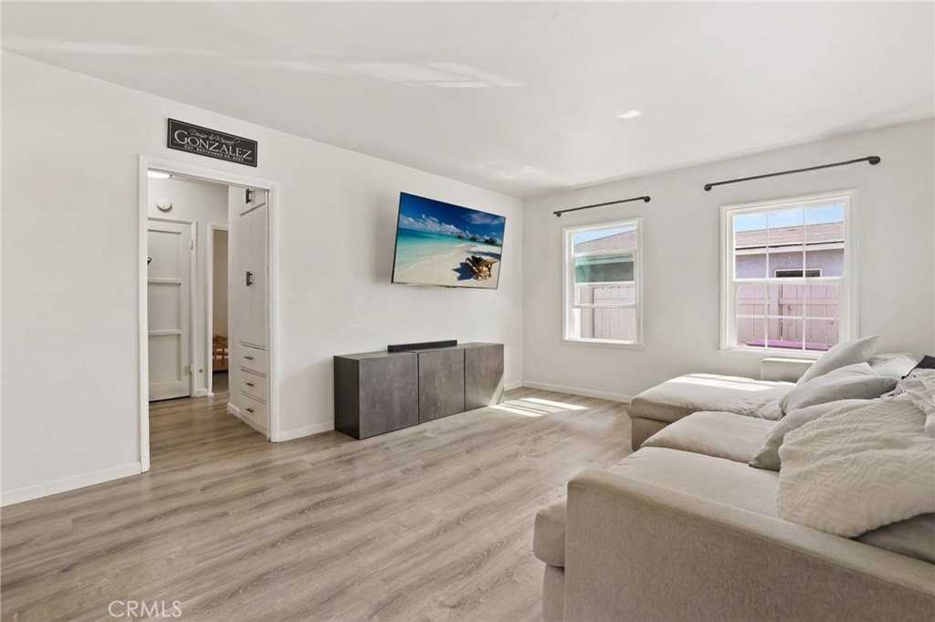 1319 E 68th St - Photo 2 of 10