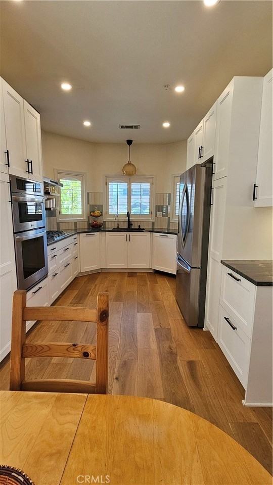 1914 Perry Ave #A - Photo 3 of 35